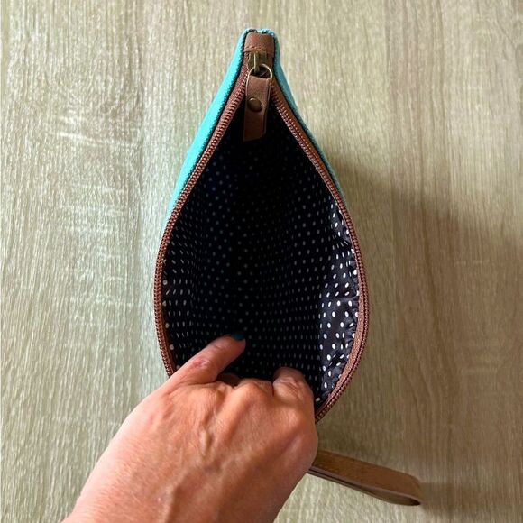 NWOT … “Stuck On You” Multi Purpose Bag With Wristlet - Picture 3 of 3